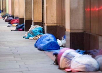 خطر الفقر يهدد ملايين البريطانيين بخسارة منازلهم