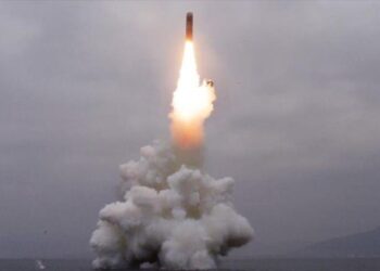 بيونغ يانغ تبني غواصات قادرة على إطلاق صواريخ باليستية