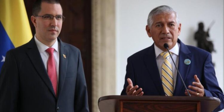 خبراء القارة يؤكدون أن فنزويلا ستجري انتخابات حرة و نزيهة