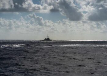 روسيا تهدد الولايات المتحدة بالرد على توغلاتها في المياه الروسية