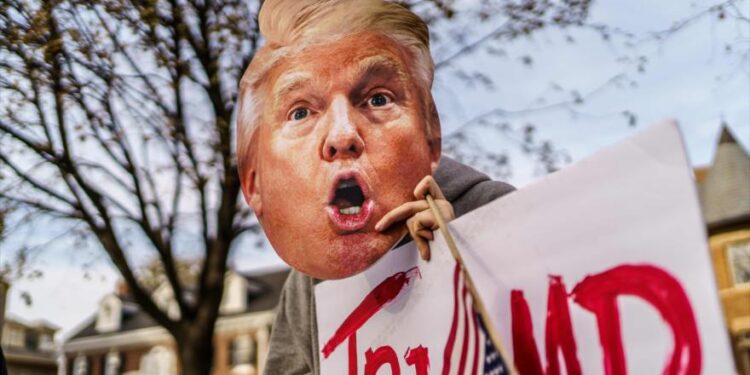 ترامب يتجاهل الوباء و يركز على الانتخابات