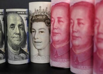 تعرف على العملات الأربع التي يمكن أن تحل مكان الدولار الأمريكي