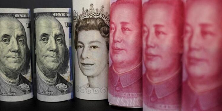 تعرف على العملات الأربع التي يمكن أن تحل مكان الدولار الأمريكي