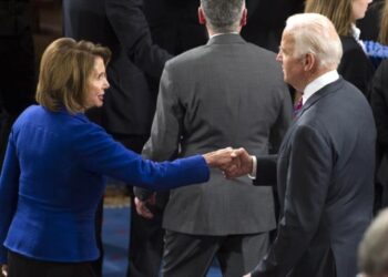 نانسي بيلوسي تصف بايدن بـ “الرئيس المنتخب”