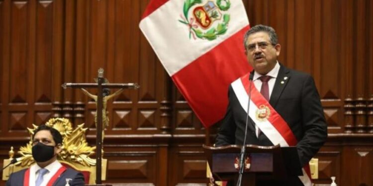 بعد خمسة أيام من تسلمه لمهام الرئاسة.. رئيس البيرو يستقيل !