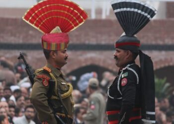 تبادل لإطلاق النار يخلف عشرات القتلى على حدود الجارتين النوويتين