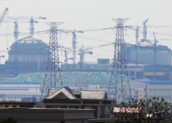 الصين تربط أول مفاعل نووي محلي للتكنولوجيا بالشبكة