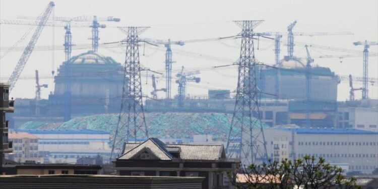 الصين تربط أول مفاعل نووي محلي للتكنولوجيا بالشبكة