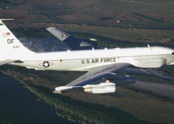 طائرة تجسس أمريكية تحلق فوق سواحل لبنان و سوريا