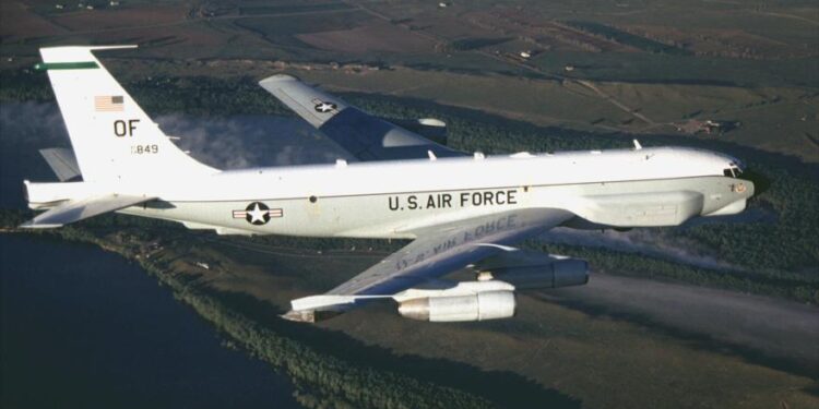 طائرة تجسس أمريكية تحلق فوق سواحل لبنان و سوريا