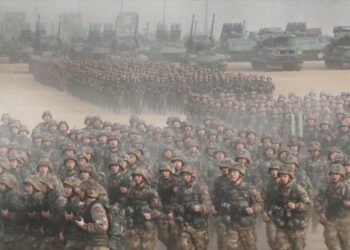 الرئيس الصيني يحث الجيش على زيادة القدرة القتالية