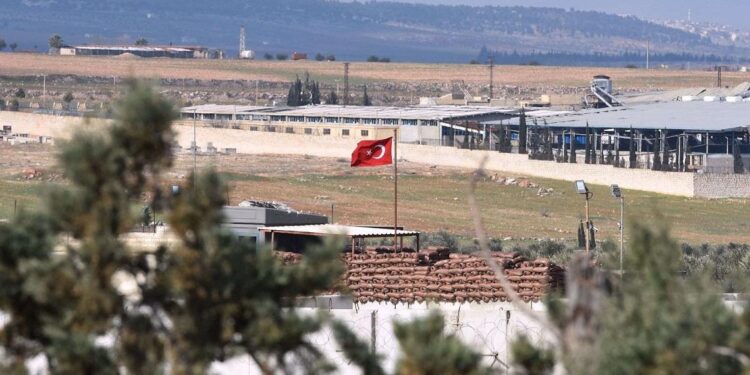 تركيا تخلي نقطتي مراقبة شمال غرب سوريا
