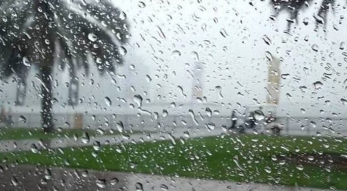 أول منخفض شتوي وتحذيرات من سيول وفيضانات