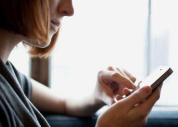 دراسات حديثة توضح تأثير الهواتف الذكية على الصحة النفسية