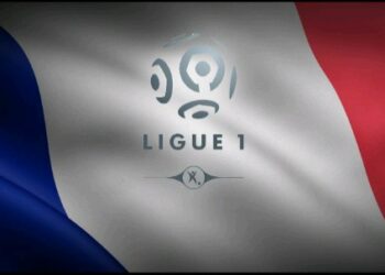 كورونا تُغلِق الملاعب الفرنسية