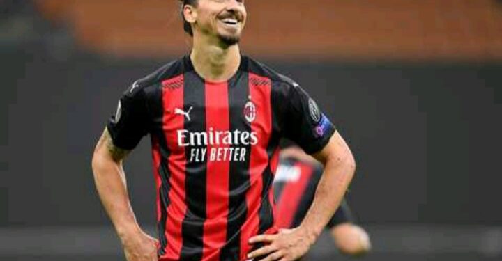 مهاجم فريق ميلان الإيطالي يفوز بالكرة الذهبية