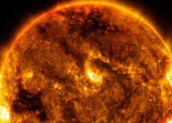 لماذا تغلي الشمس بالحمم البراكينة ؟؟ العلم يجيب !