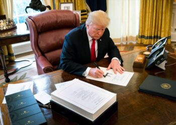 تحقيق في رشوة دفعت ترامب لإصدار عفو رئاسي