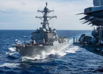 الولايات المتحدة تتحدى الصين بإرسال سفينة حربية إلى مضيق تايوان