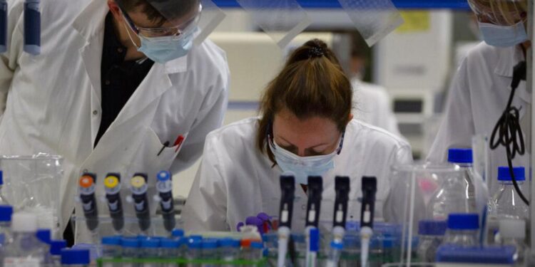 فعالية لقاحات كورونا في مواجهة السلالة الجديدة