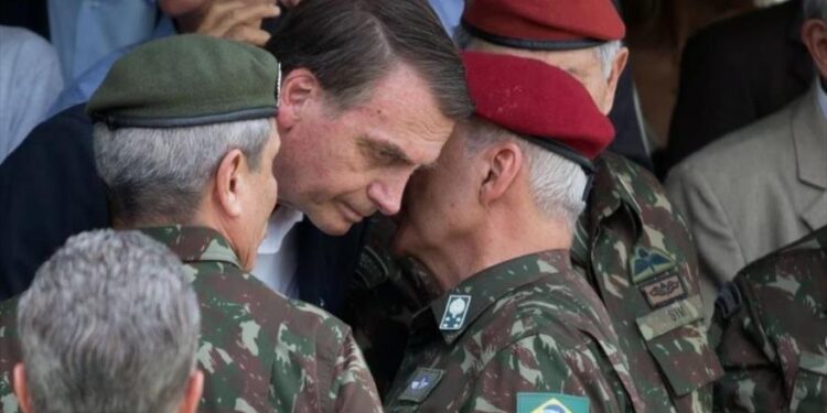 بولسونارو يعفو عن العسكريين المدانين بجرائم قتل