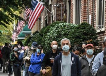 خطة “ترامبية” لإصابة جميع الأمريكيين بالفيروس