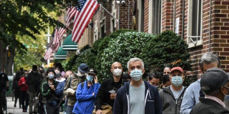 خطة “ترامبية” لإصابة جميع الأمريكيين بالفيروس