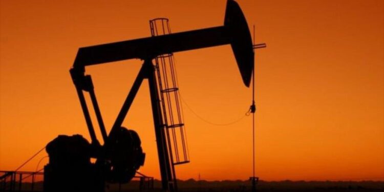 العلاقة بين انخفاض سعر النفط الخام و الوباء التاجي