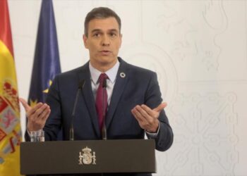 سانشيز يعلن عن إجراءات لتجديد شفافية الملكية