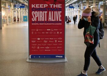 عدّة دول تُعلّق رحلاتها من وإلى بريطانيا بسبب سلالة كورونا الجديدة