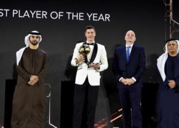 ليفاندوفسكي يتفوق على رونالدو وميسي ويحصد جائزة أفضل لاعب في العالم