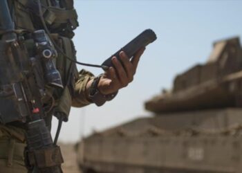 العدو يرسل تهديدات عبر “WhatsApp” إلى ضباط في الجيش السوري