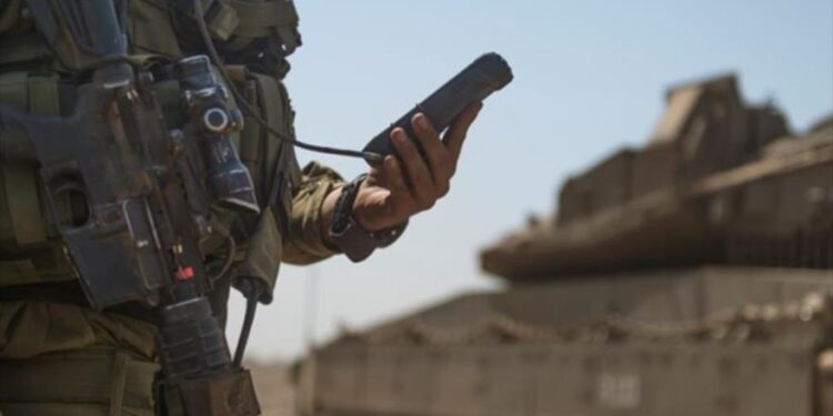 العدو يرسل تهديدات عبر “WhatsApp” إلى ضباط في الجيش السوري