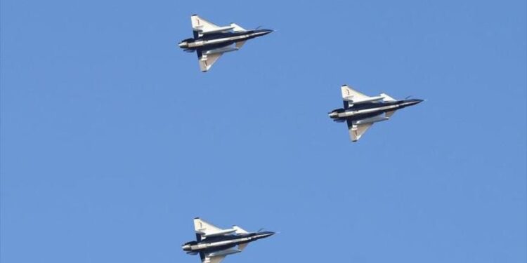تصاعد التوتر.. الصين ترسل طائرات مقاتلة إلى تايوان