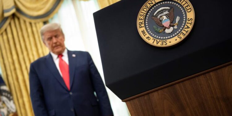 تقرير: ترامب يشعر بالاكتئاب و بالكاد يذهب إلى العمل