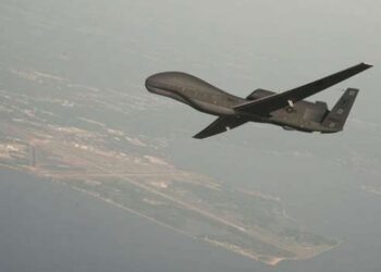 طائرة تجسس أمريكية تحلق قرب عرض عسكري في بيونغ يانغ