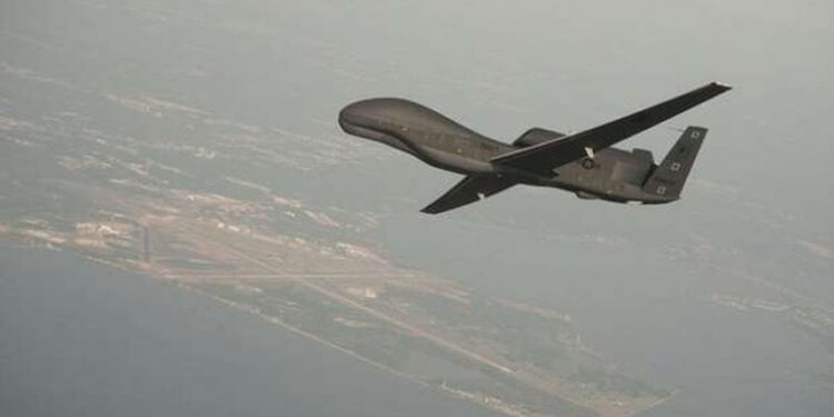 طائرة تجسس أمريكية تحلق قرب عرض عسكري في بيونغ يانغ
