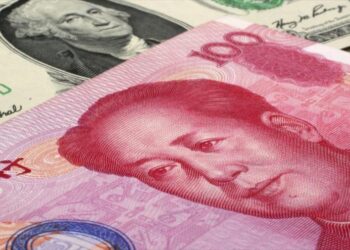 الأزمة الأمريكية تمنح اليوان فرصة للانتصار أمام الدولار