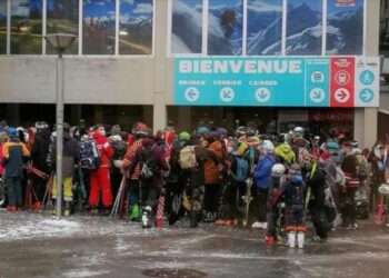 هروب مئات السياح البريطانيين من الحجر الصحي في سويسرا