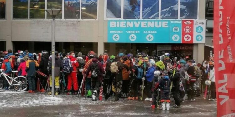 هروب مئات السياح البريطانيين من الحجر الصحي في سويسرا