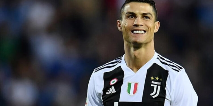 رونالدو يحتفل بإنجازه التاريجي الجديد