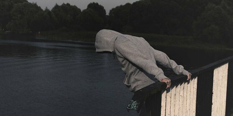 انتحار زوجين من الطابق الرابع في مصر