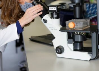 عالم فيروسات يكشف عن مدى خطورة كورونا المتحور