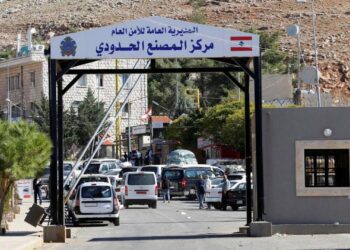 إعفاء شريحة من السوريين من قرار تصريف 100 دولار عند الحدود