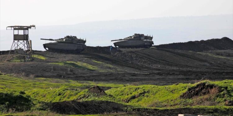 العدو يرسل دباباته إلى مرتفعات الجولان المحتلة