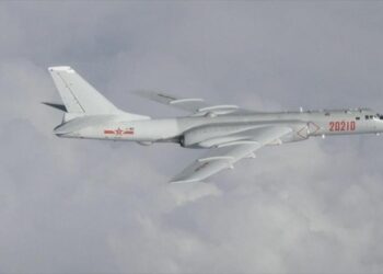 طائرات مقاتلة صينية تحاكي هجوماً ضد حاملات طائرات أمريكية