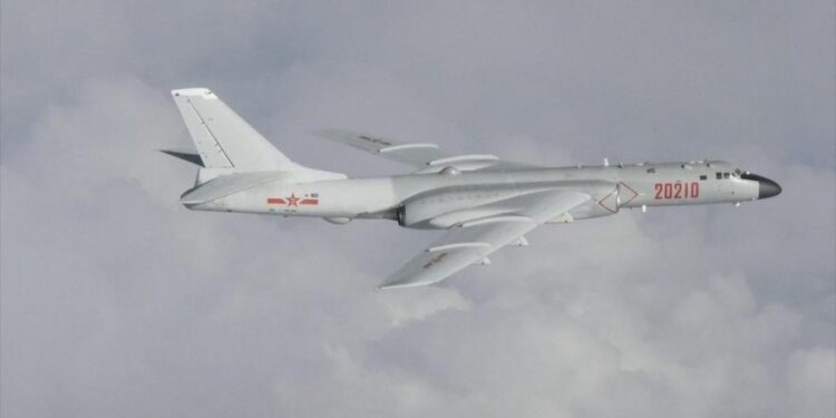 طائرات مقاتلة صينية تحاكي هجوماً ضد حاملات طائرات أمريكية