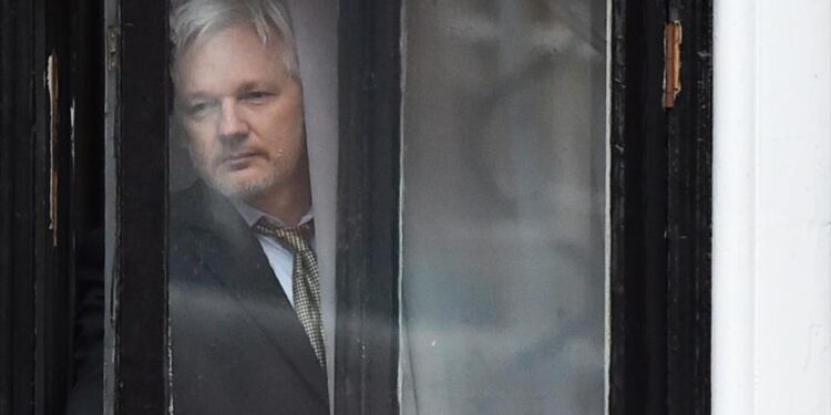 بريطانيا تقرر موقفها من تسليم أسانج إلى الولايات المتحدة