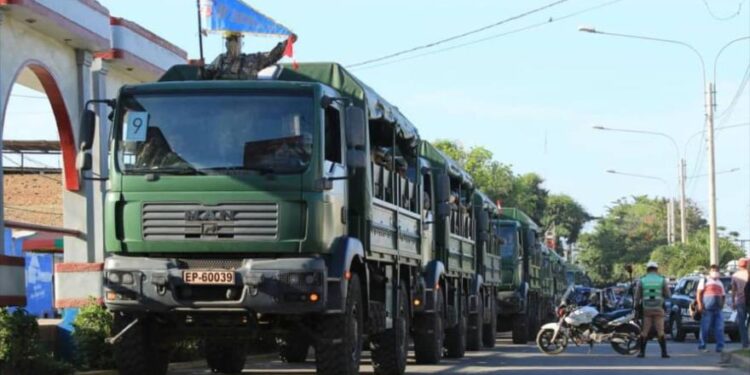 الدبابات تنتظر المهاجرين على حدود الإكوادور و البيرو