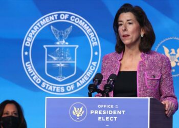 المرشح التجاري الأمريكي يخطط لإجراءات “عدوانية” ضد الصين   